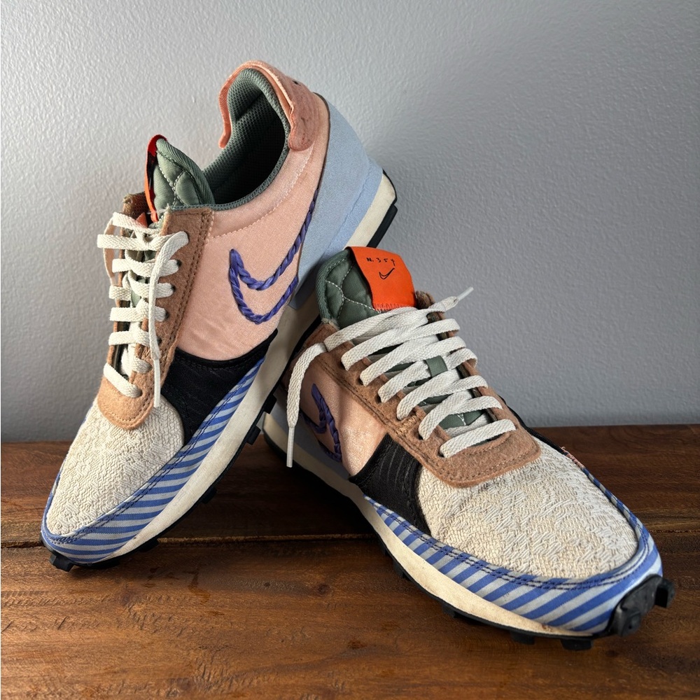 Women’s Nike Daybreak Type 'Crimson Tint Sapphire'